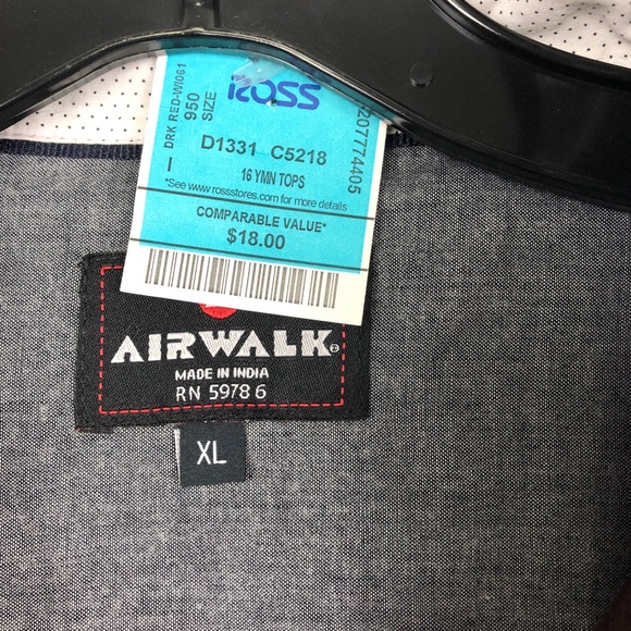 Airwalk s/s button down shirt - size XL - Picture 3 of 7